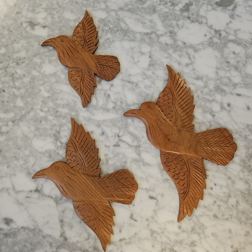 Vintage carved Wood hummingbirds Wooden wall hanging birds 3d Plaques, Set Of 3
